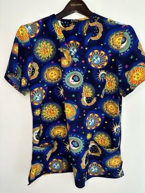 Sun and Moon Scrub Top - Sz. L